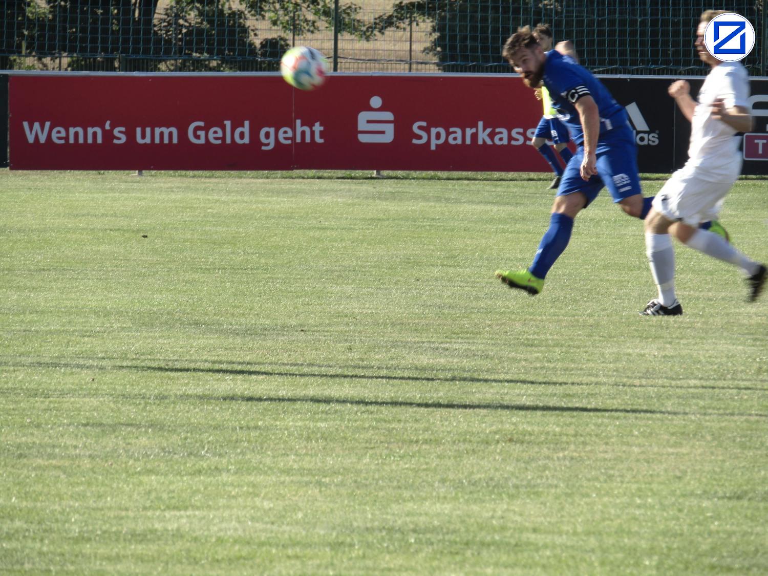 Bild: SV Blau-Weiß Zorbau - SV Blau-Weiß Farnstädt 7:0 (0:0) - Farnstaedt008
