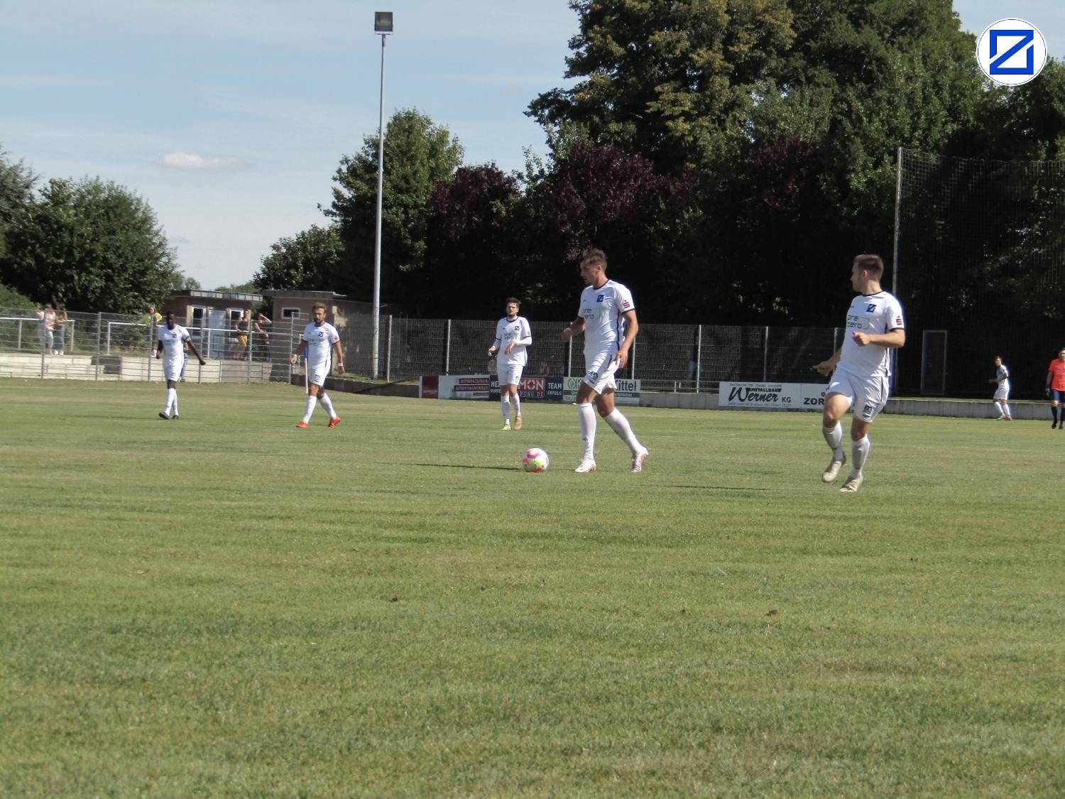 Bild: SV Blau-Weiß Zorbau - VFC Plauen 3:1 (1:1) - Vfc Plauen003