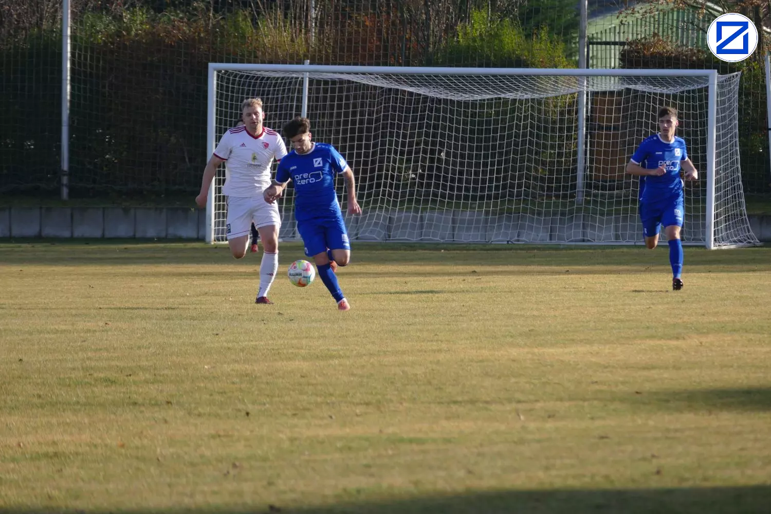 Bild: SV Blau-Weiß Zorbau - Ludwigsfelder FC 3:1 (2:1) - Zorbau Ludwigfelde008