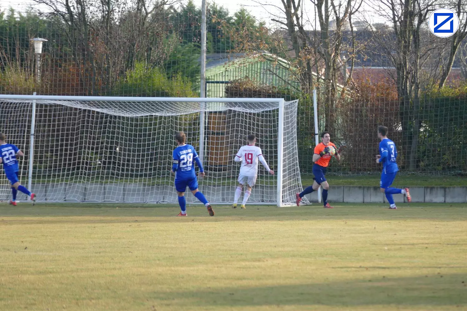 Bild: SV Blau-Weiß Zorbau - Ludwigsfelder FC 3:1 (2:1) - Zorbau Ludwigfelde010