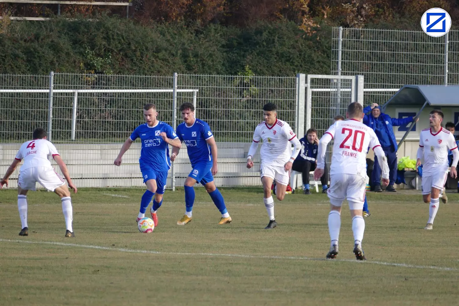 Bild: SV Blau-Weiß Zorbau - Ludwigsfelder FC 3:1 (2:1) - Zorbau Ludwigfelde011