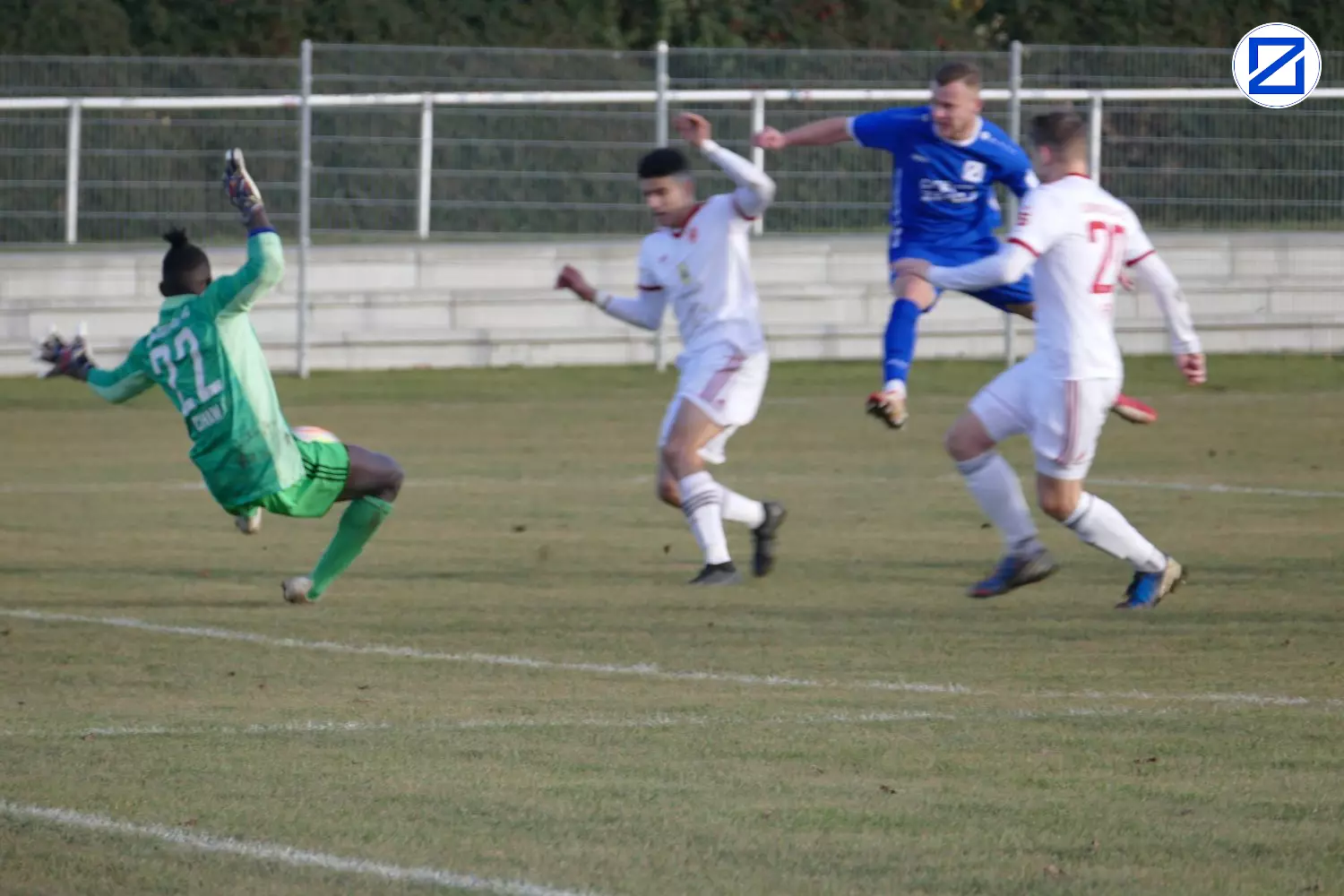 Bild: SV Blau-Weiß Zorbau - Ludwigsfelder FC 3:1 (2:1) - Zorbau Ludwigfelde014