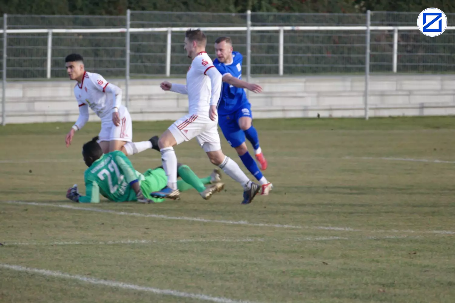 Bild: SV Blau-Weiß Zorbau - Ludwigsfelder FC 3:1 (2:1) - Zorbau Ludwigfelde015