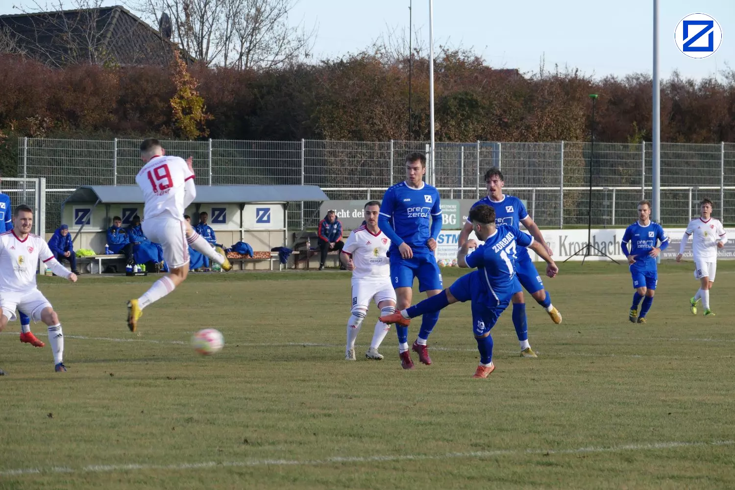 Bild: SV Blau-Weiß Zorbau - Ludwigsfelder FC 3:1 (2:1) - Zorbau Ludwigfelde018