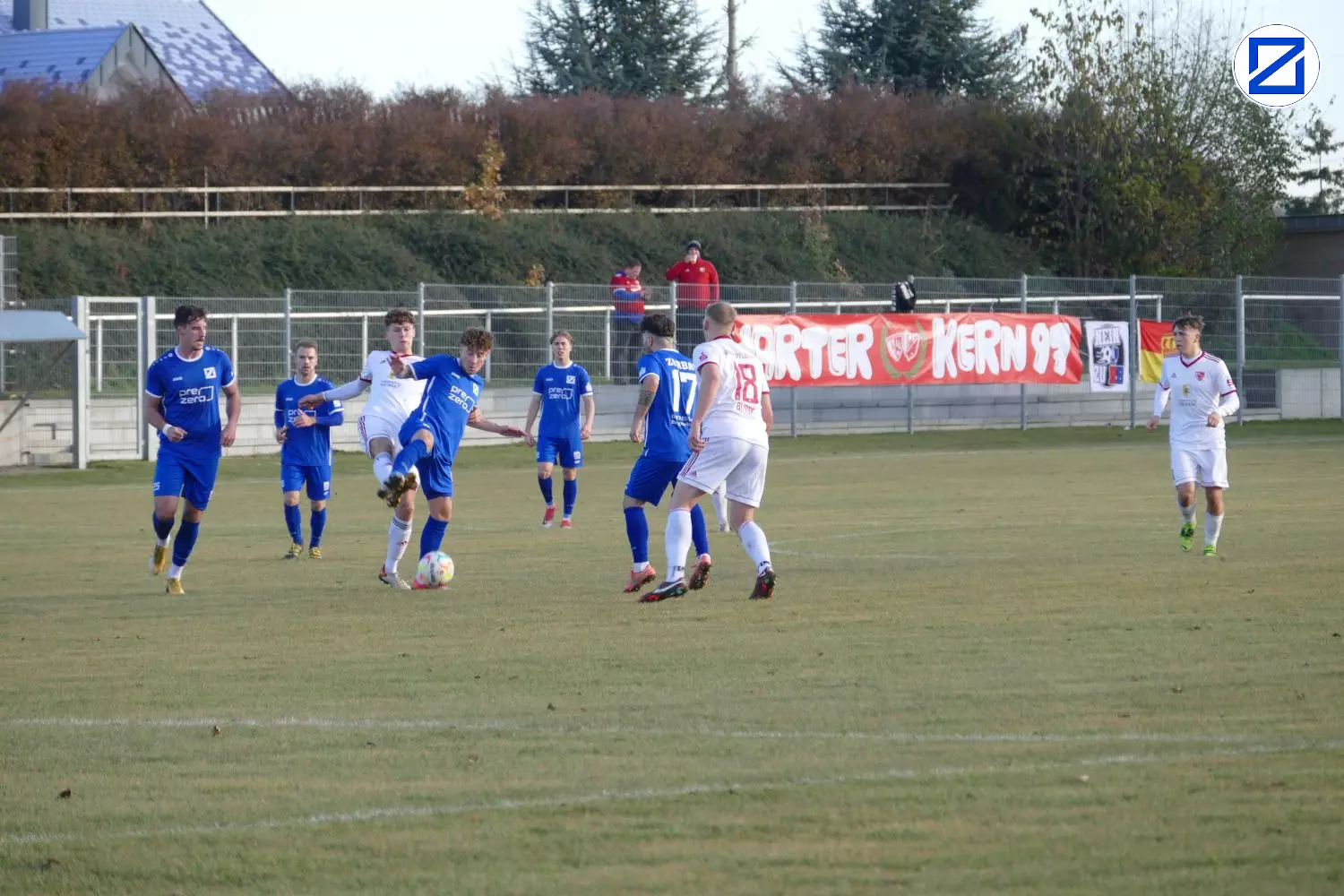 Bild: SV Blau-Weiß Zorbau - Ludwigsfelder FC 3:1 (2:1) - Zorbau Ludwigfelde019