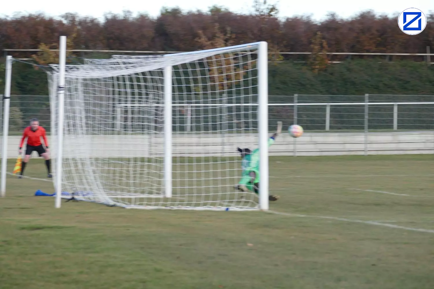 Bild: SV Blau-Weiß Zorbau - Ludwigsfelder FC 3:1 (2:1) - Zorbau Ludwigfelde024