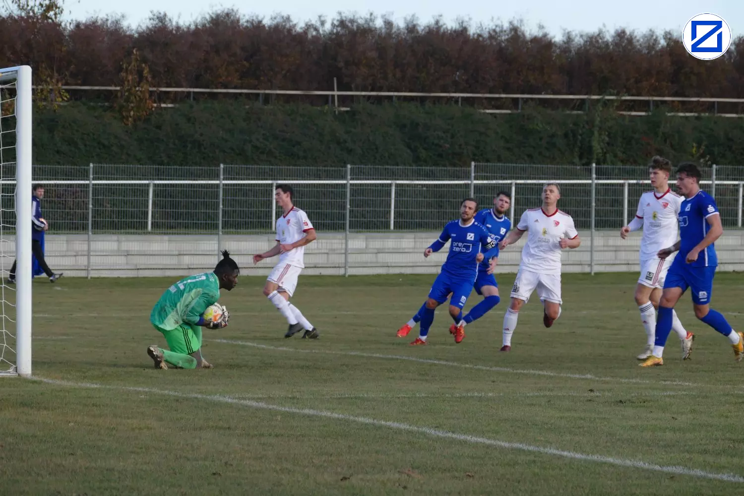 Bild: SV Blau-Weiß Zorbau - Ludwigsfelder FC 3:1 (2:1) - Zorbau Ludwigfelde030