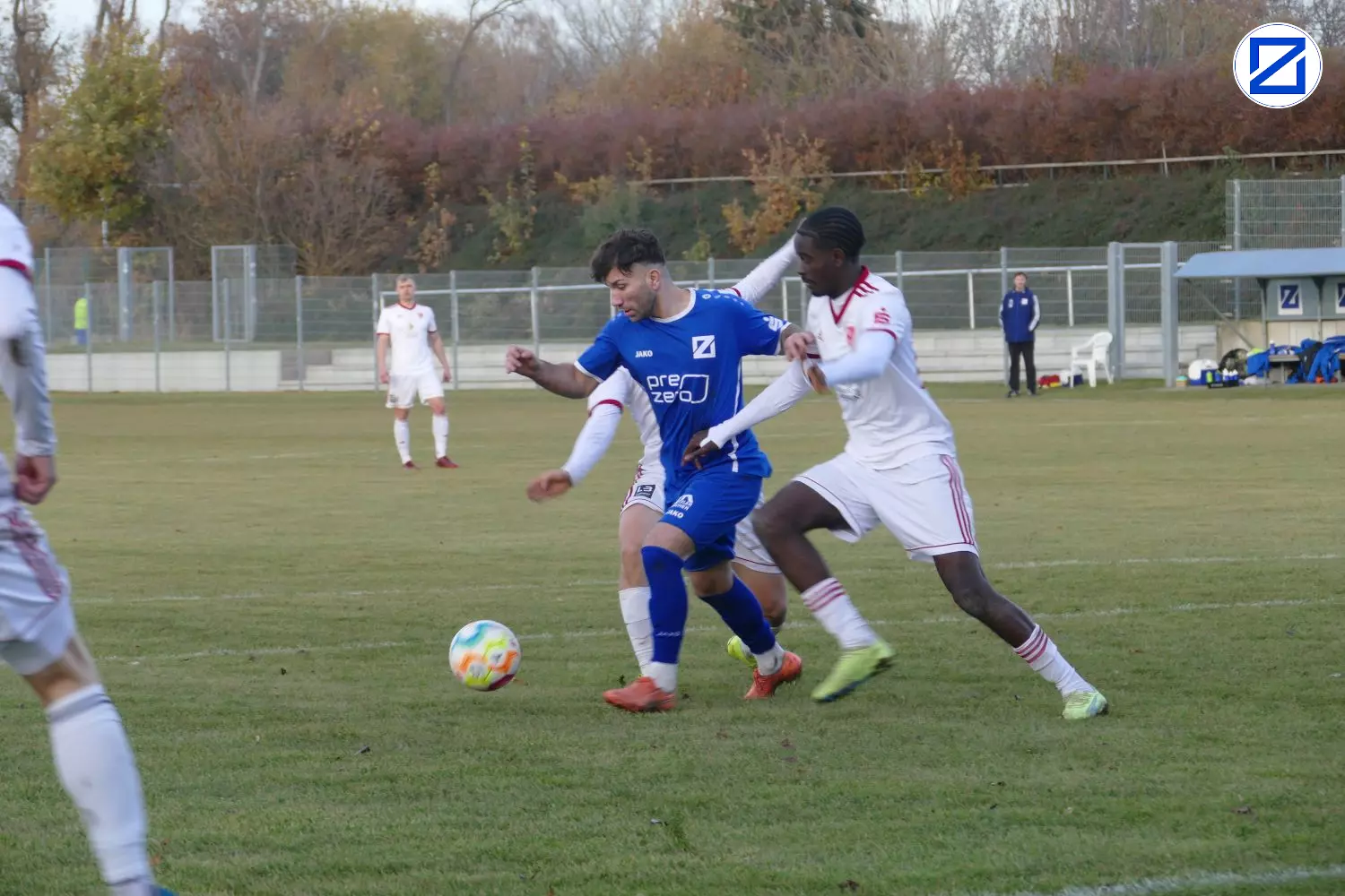 Bild: SV Blau-Weiß Zorbau - Ludwigsfelder FC 3:1 (2:1) - Zorbau Ludwigfelde037