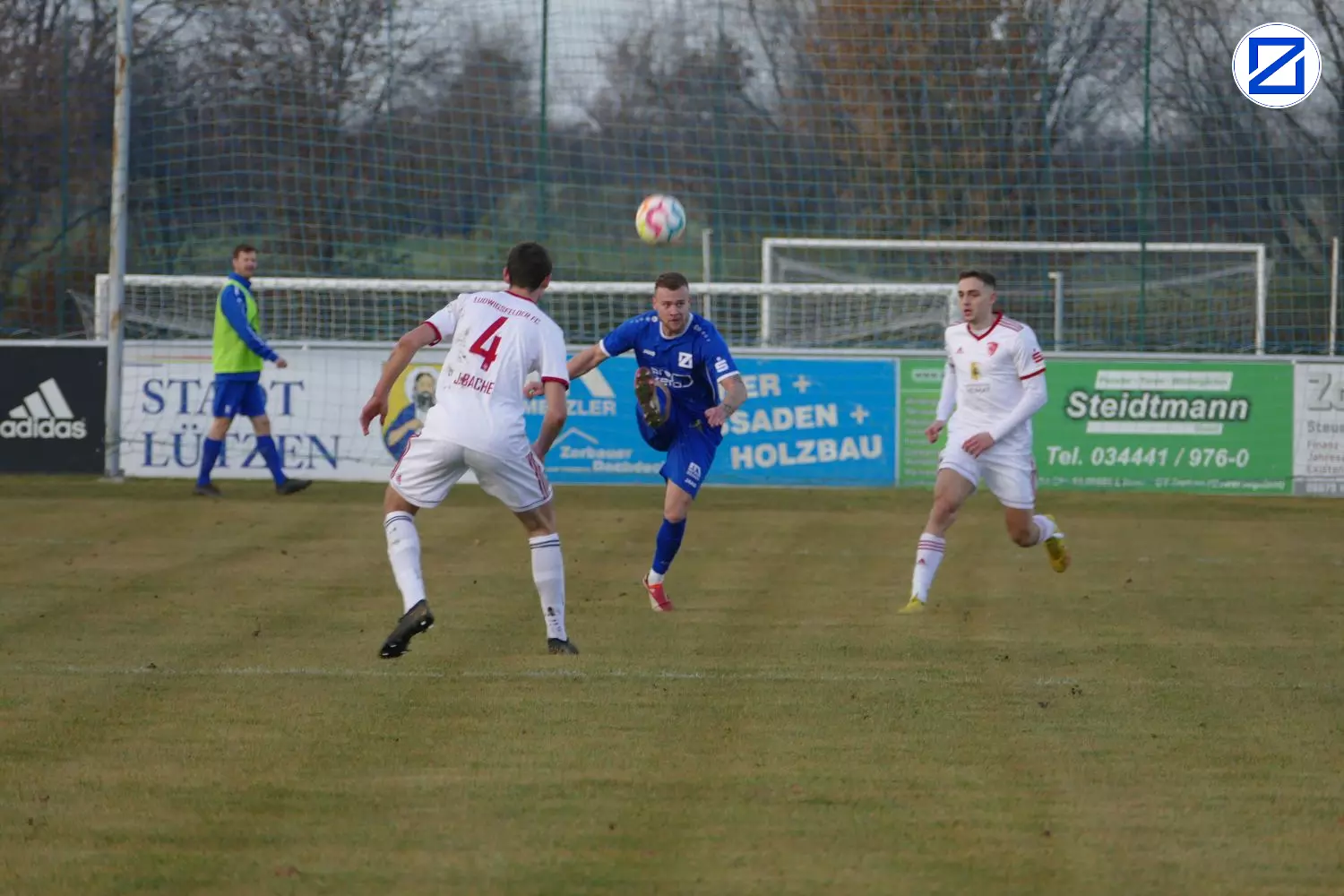 Bild: SV Blau-Weiß Zorbau - Ludwigsfelder FC 3:1 (2:1) - Zorbau Ludwigfelde041