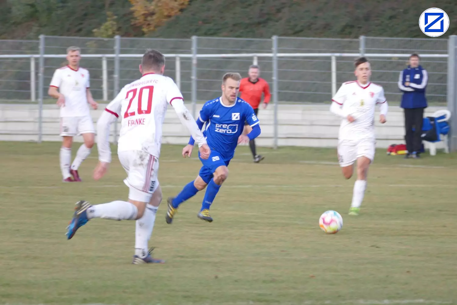 Bild: SV Blau-Weiß Zorbau - Ludwigsfelder FC 3:1 (2:1) - Zorbau Ludwigfelde045