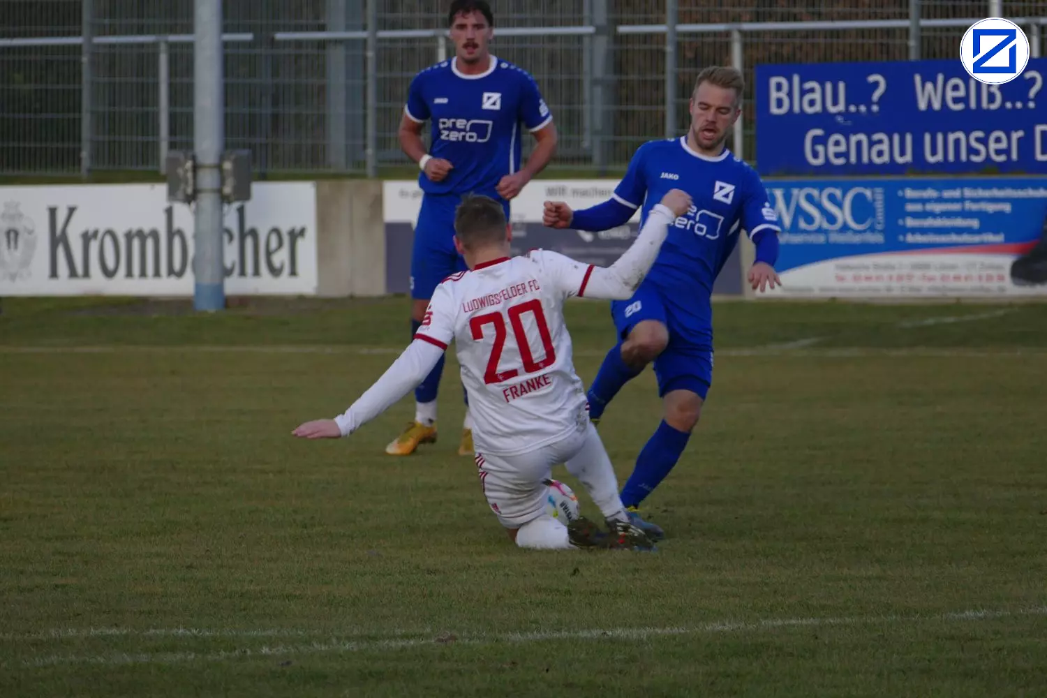 Bild: SV Blau-Weiß Zorbau - Ludwigsfelder FC 3:1 (2:1) - Zorbau Ludwigfelde046