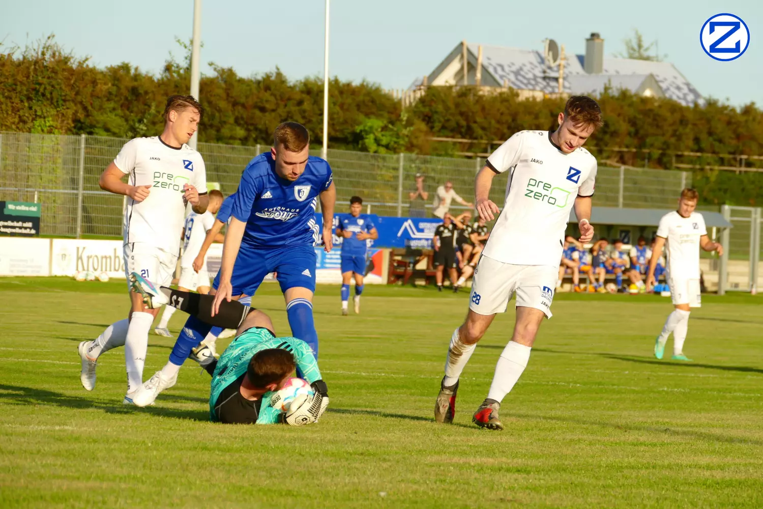 Bild: SV Blau-Weiß Zorbau - SV Blau-Weiß Dölau 3:1 (1:0) - Doelau1021