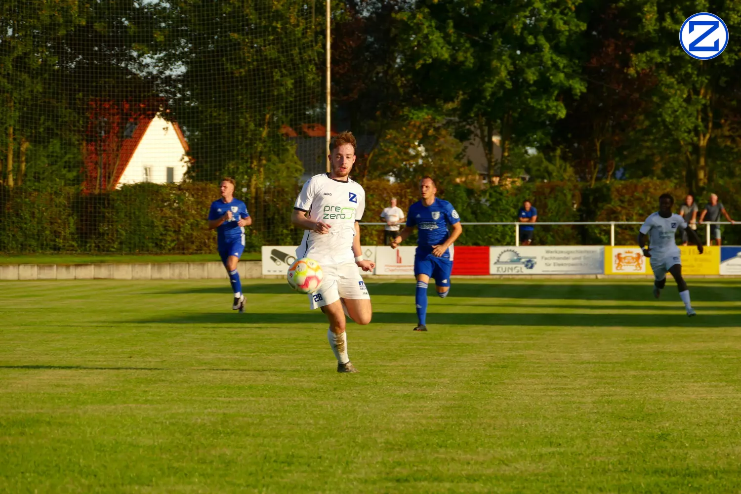 Bild: SV Blau-Weiß Zorbau - SV Blau-Weiß Dölau 3:1 (1:0) - Doelau1039