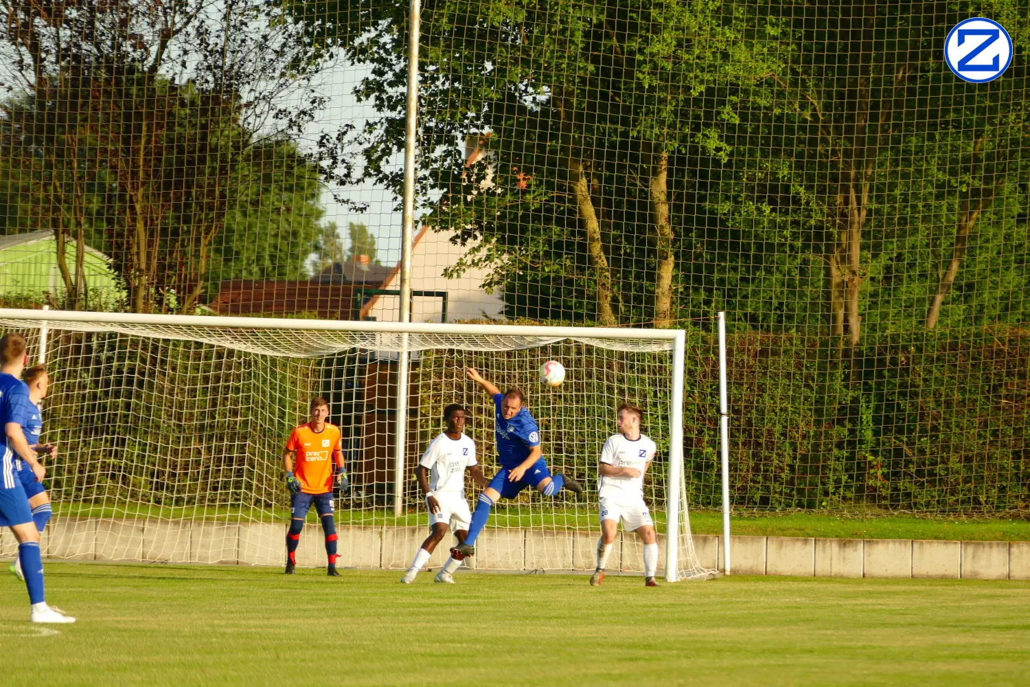 Bild: SV Blau-Weiß Zorbau - SV Blau-Weiß Dölau 3:1 (1:0) - Doelau2001