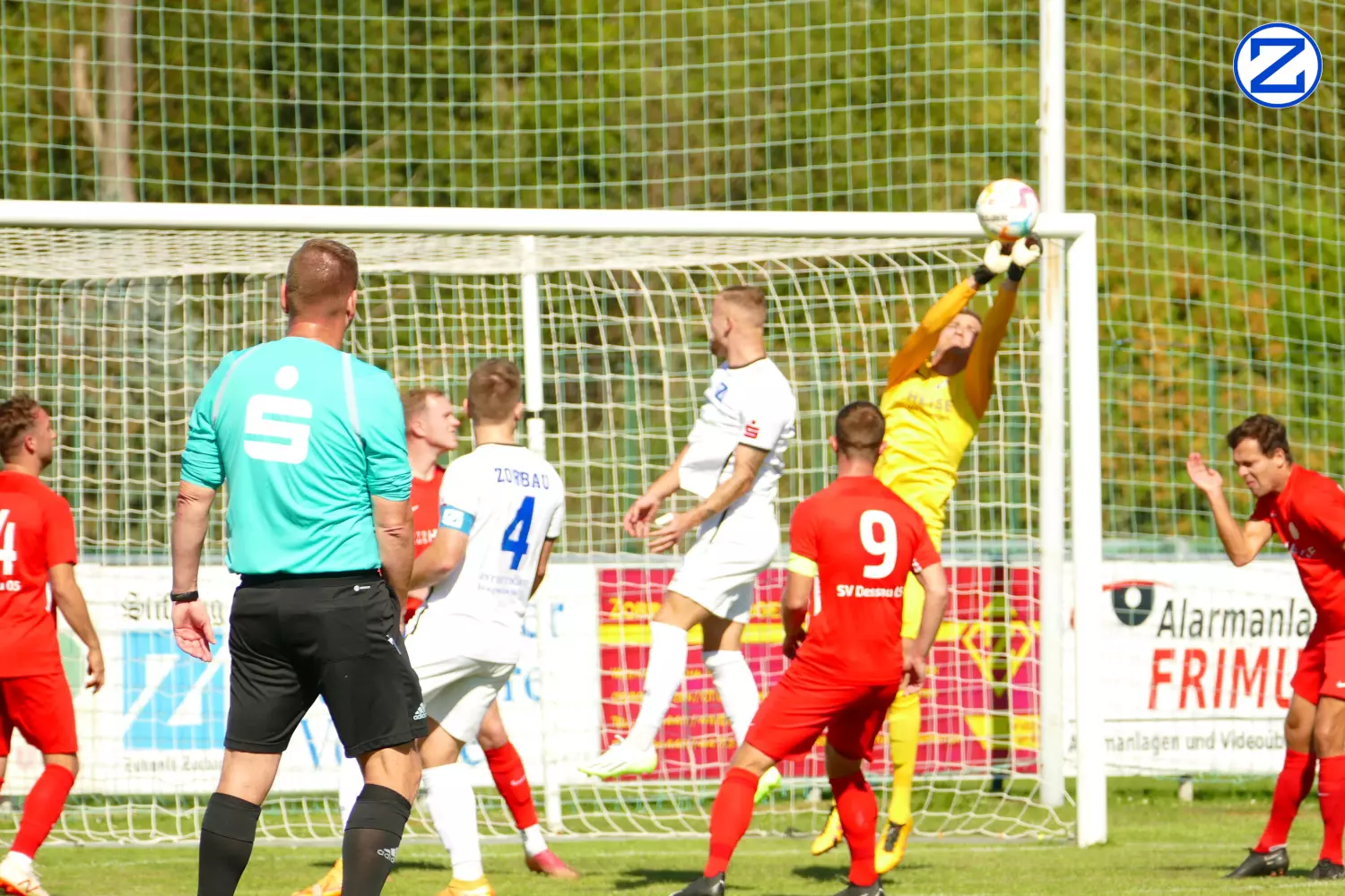 Bild: SV Blau-Weiß Zorbau - SV Dessau 05 4:2 (2:1) - Dessau1015