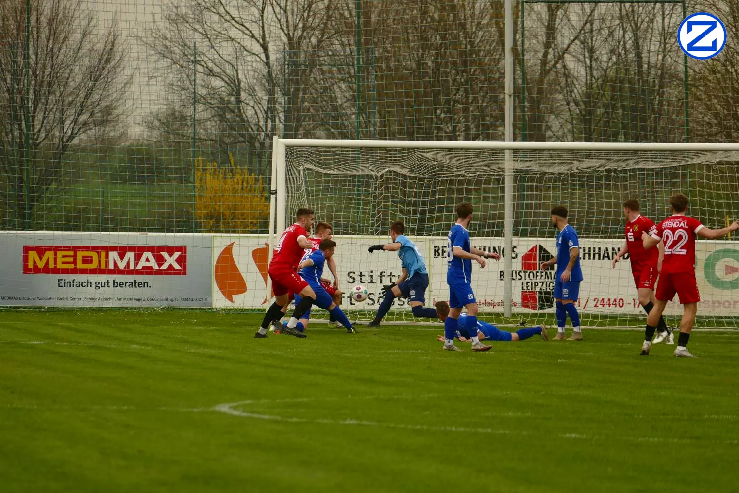 Bild: SV Blau-Weiß Zorbau - 1. FC Lok Stendal 3:1 (1:1) - Stendal003