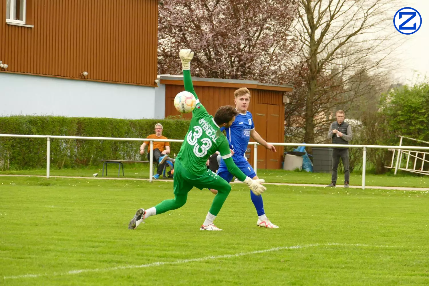 Bild: SV Blau-Weiß Zorbau - 1. FC Lok Stendal 3:1 (1:1) - Stendal015
