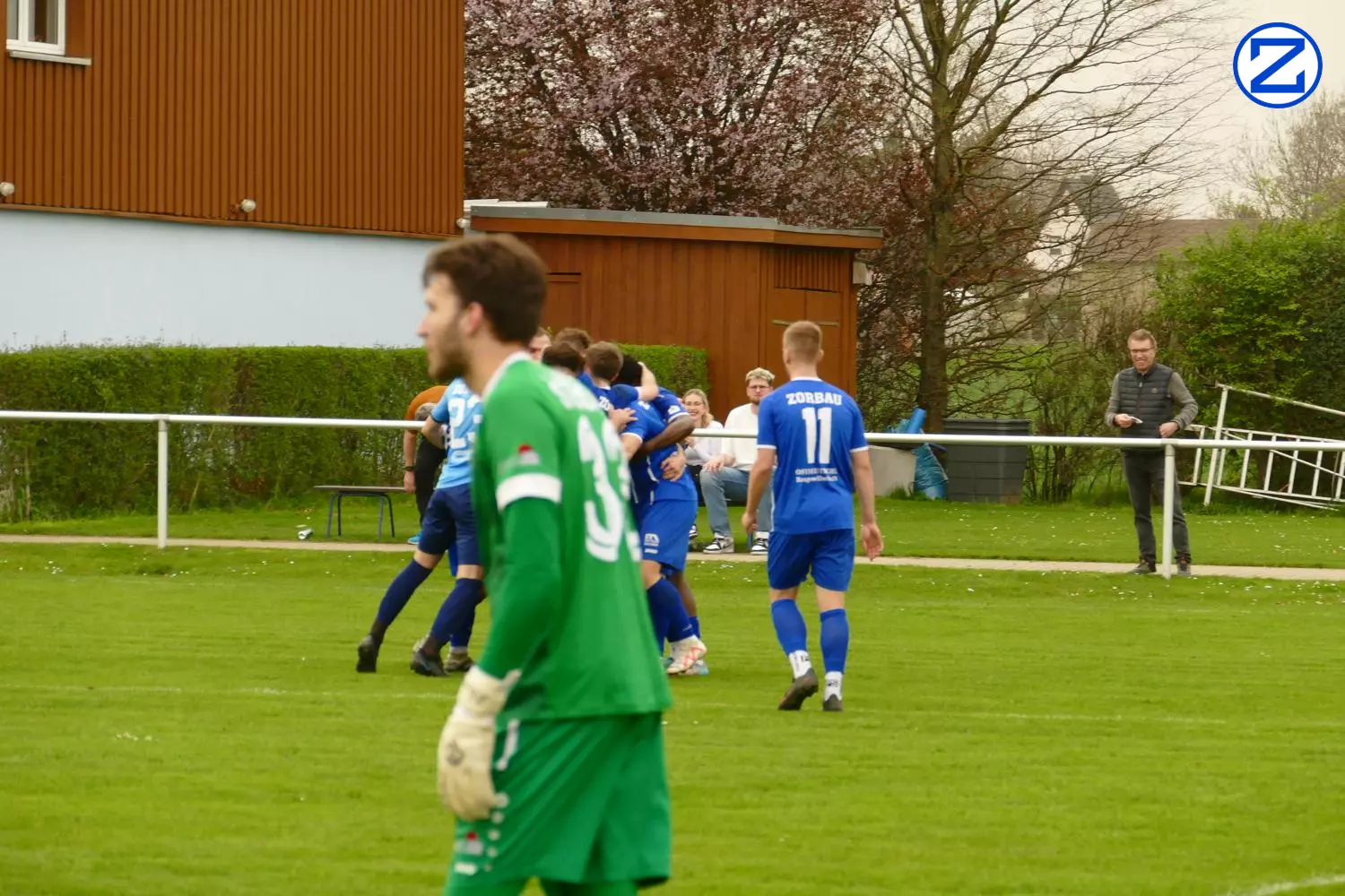 Bild: SV Blau-Weiß Zorbau - 1. FC Lok Stendal 3:1 (1:1) - Stendal017