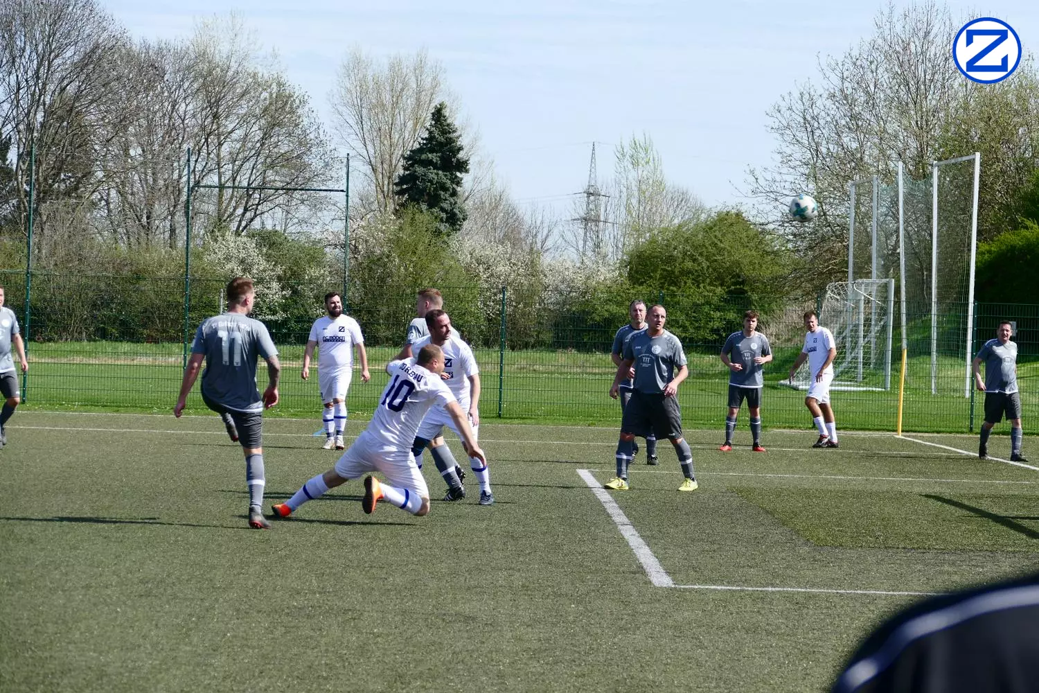 Bild: SV Blau-Weiß Zorbau II - SV Eintracht Profen II (0:1) 4:2 - Profen009