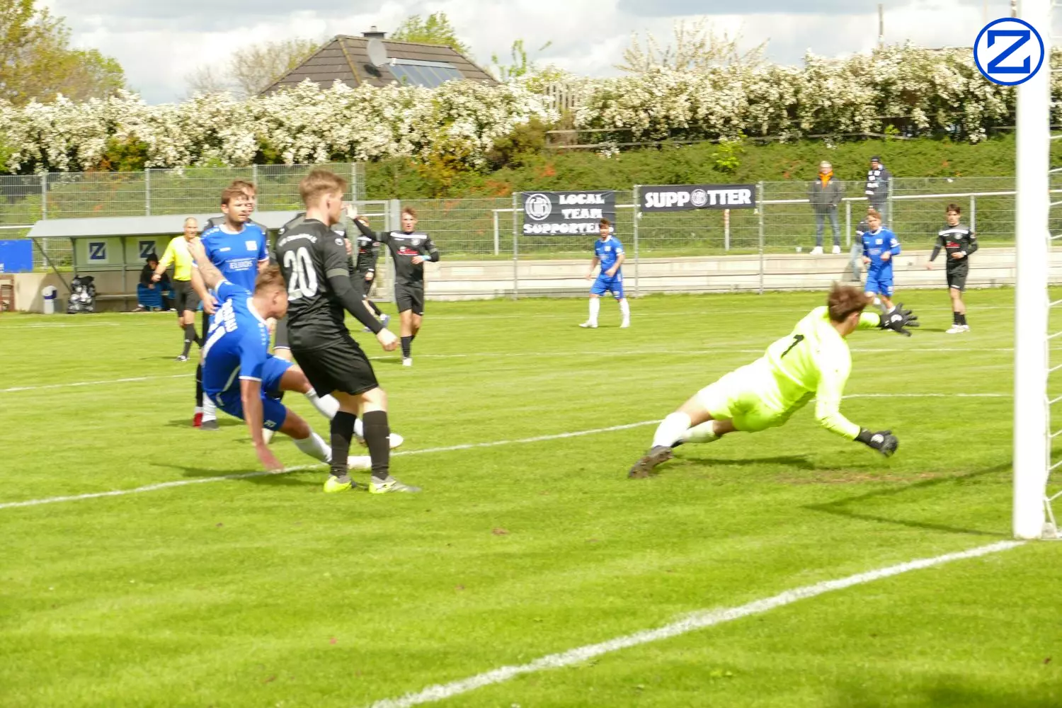 Bild: SV Blau-Weiß Zorbau - VfB Otterselben 5:2 (3:0) - Otterselben006