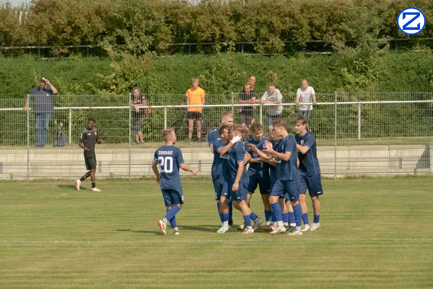 Bild: SV Blau-Weiß Zorbau - BSG Wismut Gera 3:1 (0:0) - Gera004