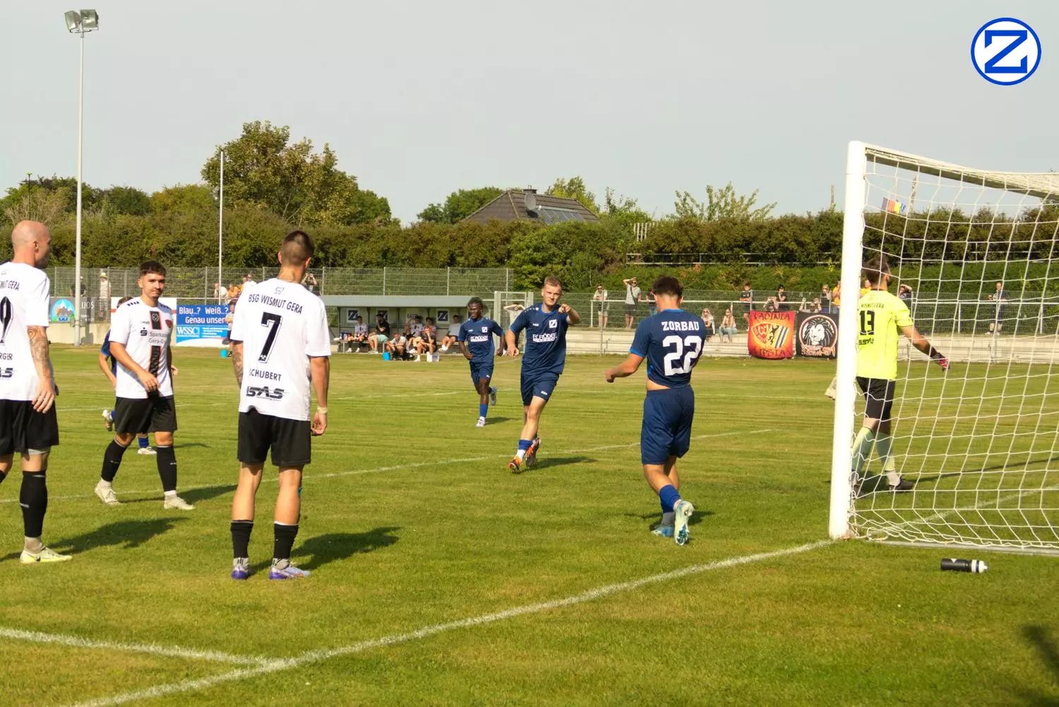 Bild: SV Blau-Weiß Zorbau - BSG Wismut Gera 3:1 (0:0) - Gera011